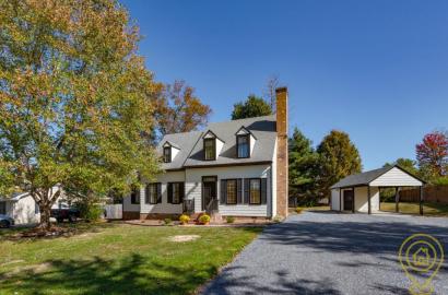 Selling Charming Colonial in Birdfield