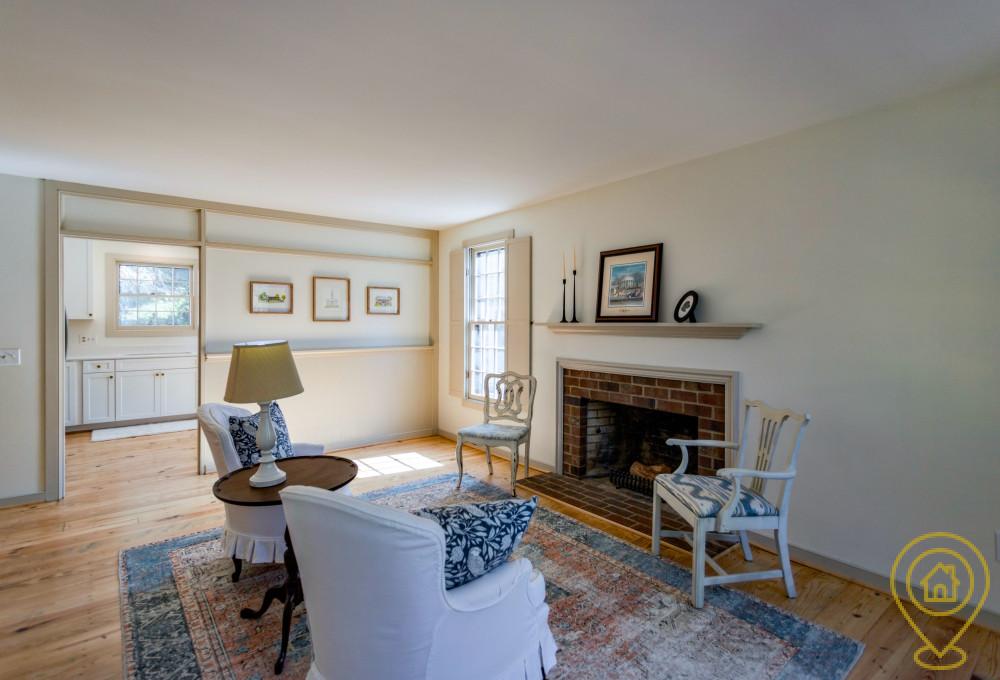 Selling Charming Colonial in Birdfield