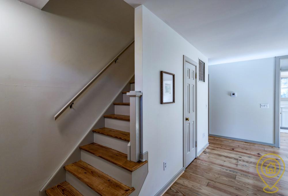 Selling Charming Colonial in Birdfield